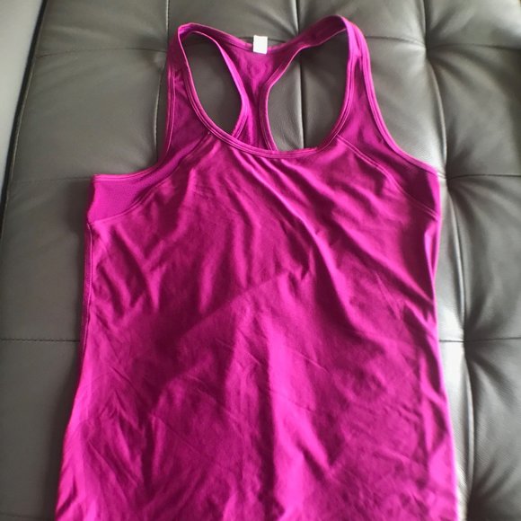 Women's Under Armour Racerback Fuchsia Tank Top - Picture 1 of 7